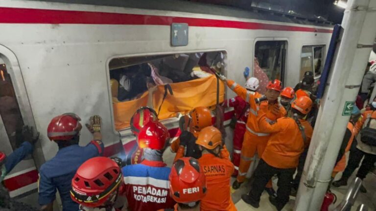 Al menos 14 mujeres han muerto en un accidente de tren en Indonesia