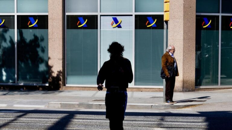 El BOE publica la regulación de la semana laboral de 35 horas para funcionarios: el Estado tiene hasta mitad de mayo para adaptarla