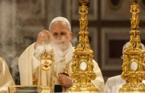 El papa León XIV lava los pies a 12 sacerdotes en la Misa de la Cena del Señor del Jueves Santo