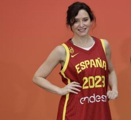 Ayuso, apoya a la selección española de baloncesto