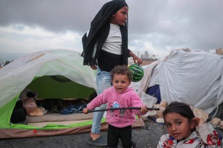 Estados Unidos ataca a un buque iraní en Ormuz y Teherán suspende las negociaciones de paz