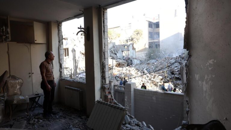 Irán: ansiedad y miedo en una larga espera