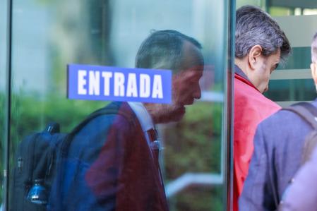 Francisco Martínez, reflejado en un cristal, accede a la Audiencia Nacional&nbsp;