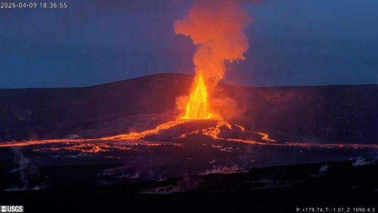 Nueva erupción del Kīlauea en Hawái: fuentes de lava de hasta 200 metros