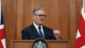 Starmer vira hacia Europa ante el aislamiento de Trump y la crisis energética