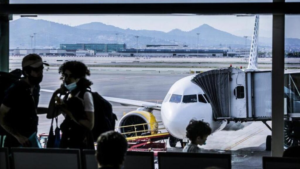 ‘Tankering’: el movimiento de las aerolíneas para evitar la escasez de combustible que puede encarecer tus vuelos