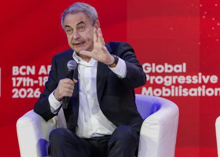 El expresidente del Gobierno español, José Luis Rodríguez Zapatero, durante el debate en la cumbre progresista de Barcelona