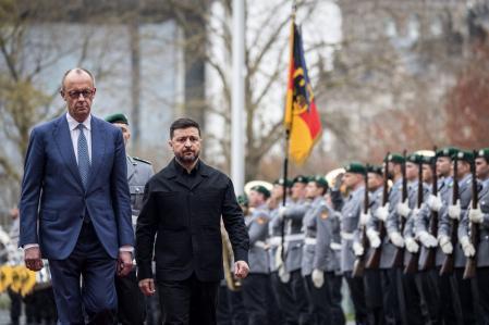 Zelenski celebra la derrota de Orbán en Hungría y reitera que el oleoducto Druzhba estará reparado a finales de abril