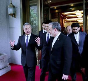 China empuja a favor de la reapertura de Ormuz y el “cese total” de las hostilidades