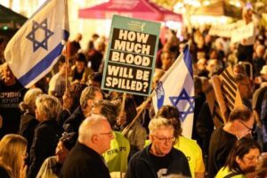 Cientos de israelíes salen a las calles para protestar contra el Gobierno de Netanyahu