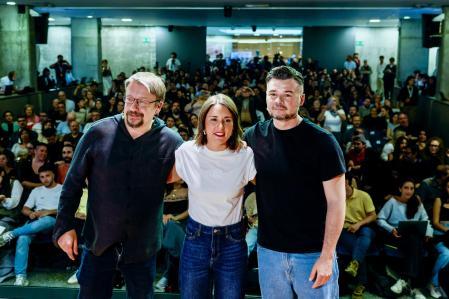 Xavier Domènech, Irene Montero y Gabriel Rufián, antes de arrancar el acto 'Què s'ha de fer' en la Universitat Pompeu Fabra de Barcelona, el pasado 9 de abril.