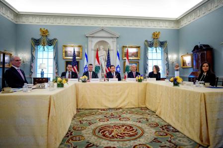 Washington alberga unas negociaciones que arrancaron a las partes un alto el fuego (el 17 de abril) que no se ha respetado y unas conversaciones de paz que no avanzan
