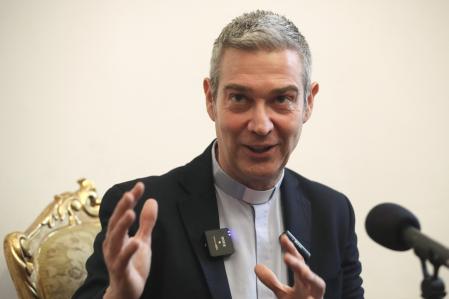 El comisario de la Santa Sede a cargo de las investigaciones y de liquidar esta organización y otras anexas a ella para indemnizar a las víctimas, Jordi Bertomeu