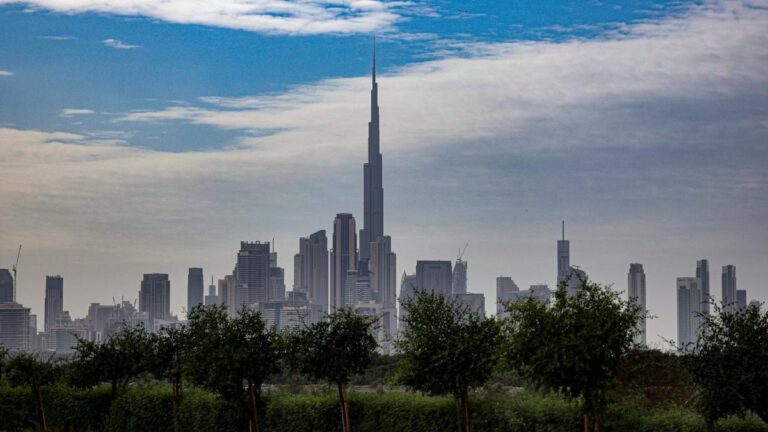 Emiratos afirma haber interceptado, por segundo día consecutivo, ataques lanzados desde Irán