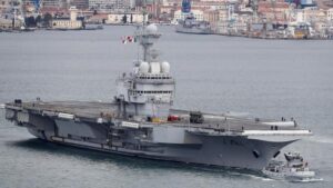 Francia envía su portaviones ‘Charles de Gaulle’ al estrecho de Ormuz para una operación de escolta de mercantes