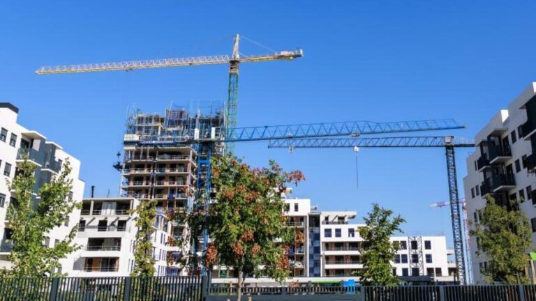 Gobierno y autonomías aprueban el reparto de los 7.000 millones del Plan Estatal de Vivienda
