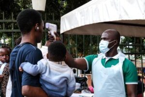 Grupos de jóvenes irrumpen en un hospital del Congo para enfermos de ébola y exigen los cuerpos de sus familiares