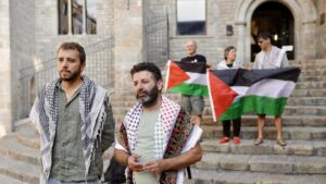 Israel libera y deporta al activista español de la flotilla Abukeshek