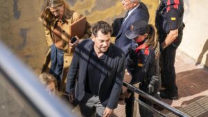 La familia Andic apoya la decisión de Jonathan de dejar la vicepresidencia de Mango y reitera que es inocente