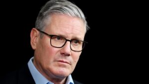 La laborista West da un ultimátum y amenaza con disputar el liderazgo a Starmer