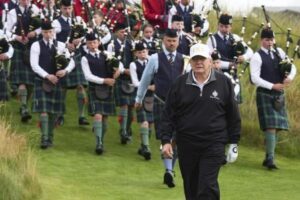 Los Verdes británicos se lanzan contra los campos de golf de Trump en Escocia