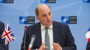 Rusia declara en busca y captura al exministro británico Ben Wallace, figura clave en la guerra de Ucrania