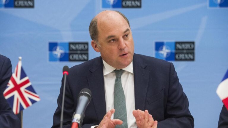 Rusia declara en busca y captura al exministro británico Ben Wallace, figura clave en la guerra de Ucrania