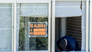 Tres de cada cuatro españoles apoyan limitar los alquileres de temporada y por habitaciones