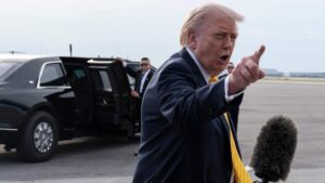 Trump agita la amenaza militar contra Irán mientras recela de su última oferta de paz