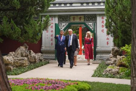 “Son las mejores rosas que he visto en mi vida”, habría dicho esta mañana Trump, que también se interesó por los árboles “de 200, 300 y 400 años” que le mostró Xi&nbsp;