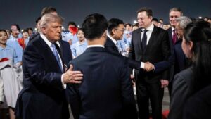 Trump llega a China acompañado de una comitiva de magnates tecnológicos