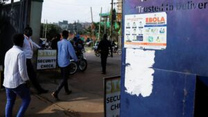 Uganda cierra su frontera con el Congo por el aumento de casos de ébola