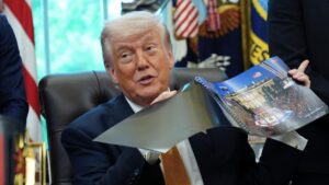 Un tribunal comercial de EE.UU. falla en contra de los aranceles globales del 10% de Trump