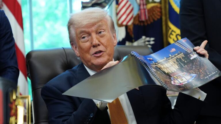 Un tribunal comercial de EE.UU. falla en contra de los aranceles globales del 10% de Trump