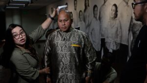 Varios disparos en el Senado de Filipinas durante la operación para detener a un excolaborador de Duterte