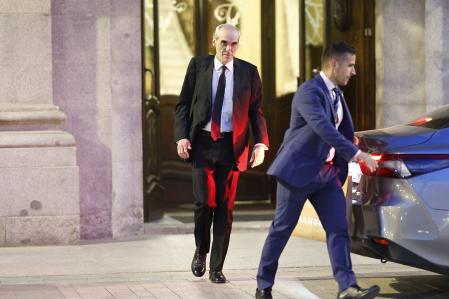 El fiscal Alejandro Luzón Cánovas a su salida del Tribunal Supremo en el marco del juicio al exministro José Luis Ábalos y su asesor Koldo García.&nbsp;