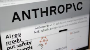 Anthropic acusa a Alibaba de copiar masivamente datos de su IA Claude