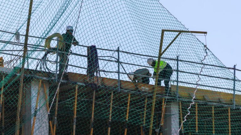 Casi un 76% de barceloneses dedican más de un 30% de sus ingresos a pagar hipoteca o alquiler
