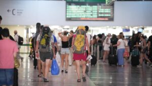 Comienza el Verano Joven 2026: Así puedes pedir las ayudas para viajar en tren y autobús