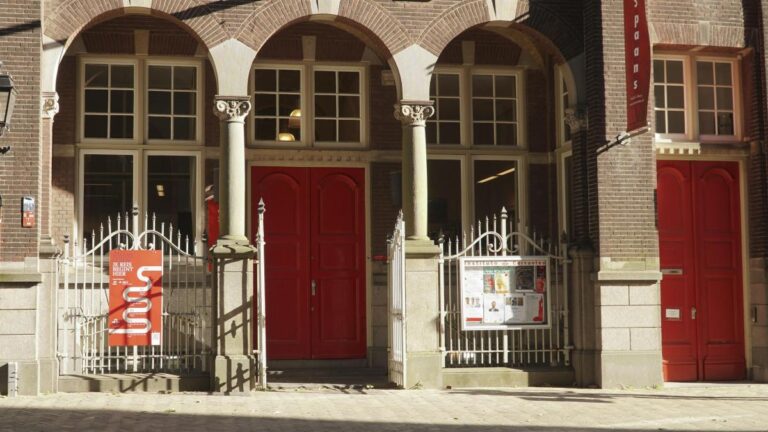 Disputa entre los acreedores de las renovables y el Instituto Cervantes por su sede de Utrecht