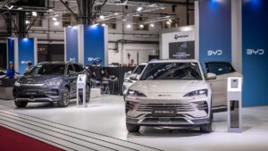 EE.UU. incluye a BYD y Alibaba en su lista negra de empresas que colaboran con el Ejército chino