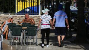 El Imserso convoca 880.000 plazas para la temporada 2026-2027, con precios desde 50 euros