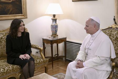 El papa León XIV (d) ha recibido este lunes por la tarde en Nunciatura a la presidenta de la Comunidad de Madrid, Isabel Díaz Ayuso (i).<br />» data-full-src=»https://www.lavanguardia.com/uploads/2026/06/08/6a26e3a7b6932.jpeg» data-src=»https://diariodeinformes.com/medios/2026/06/feijoo-mantiene-un-encuentro-privado-con-el-papa-leon-xiv-1.jpg» width=»449″ height=»299″ loading=»lazy»></div><figcaption class=