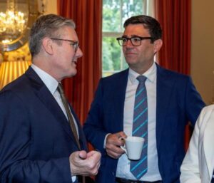 Keir Starmer se plantea dimitir como primer ministro este lunes, según ‘The Guardian’