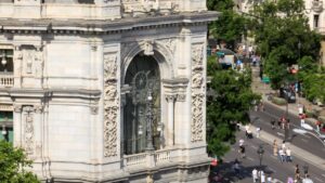 La deuda pública se modera al 101,6% del PIB, pero se dispara en cifras absolutas, 1,74 billones