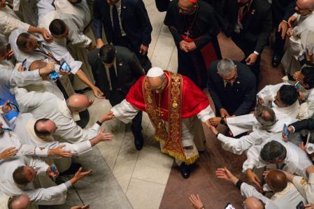 El Papa de camino a la bendición de la torre de Jesús&nbsp;