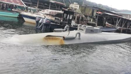 Imagen de 2020 de un semisumergible con 5 toneladas de drogas interceptado por las autoridades de Panamá en aguas del Caribe