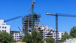 Las compraventas de viviendas caen un 11,2% hasta marzo por el coste de las hipotecas