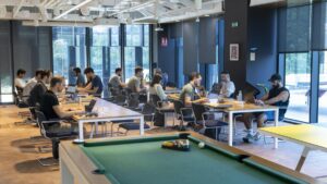 Las mujeres solo representan el 32% del empleo digital de Barcelona