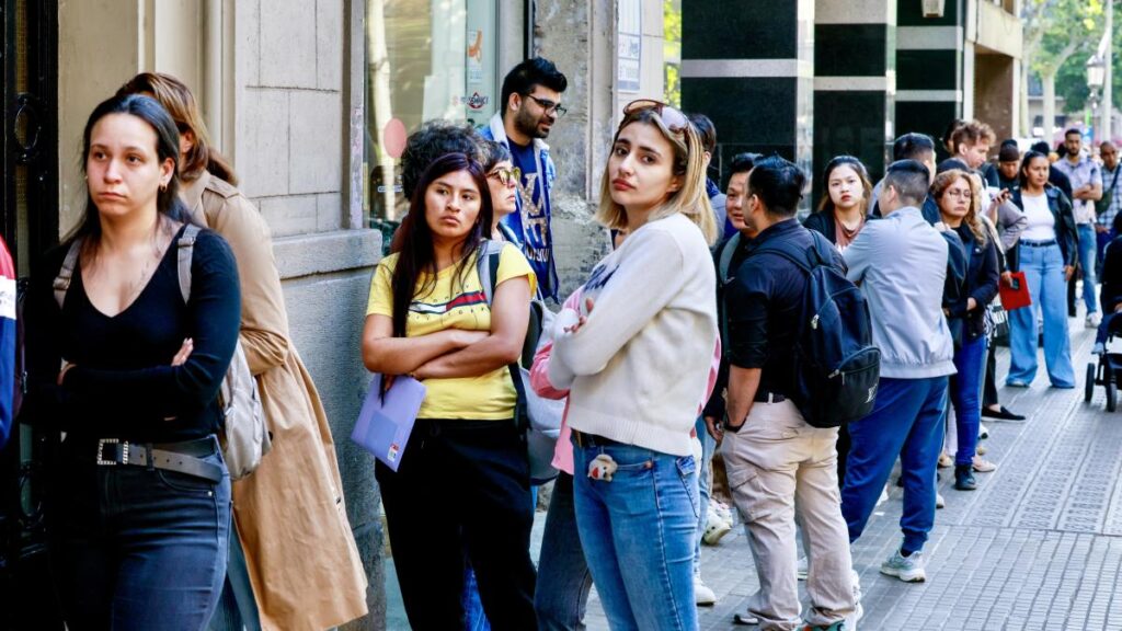 Las trabajadoras migrantes en Catalunya ganan casi un 20% menos que las españolas